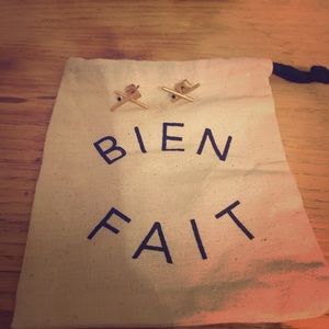 Madewell crossbar studs with black gemstone